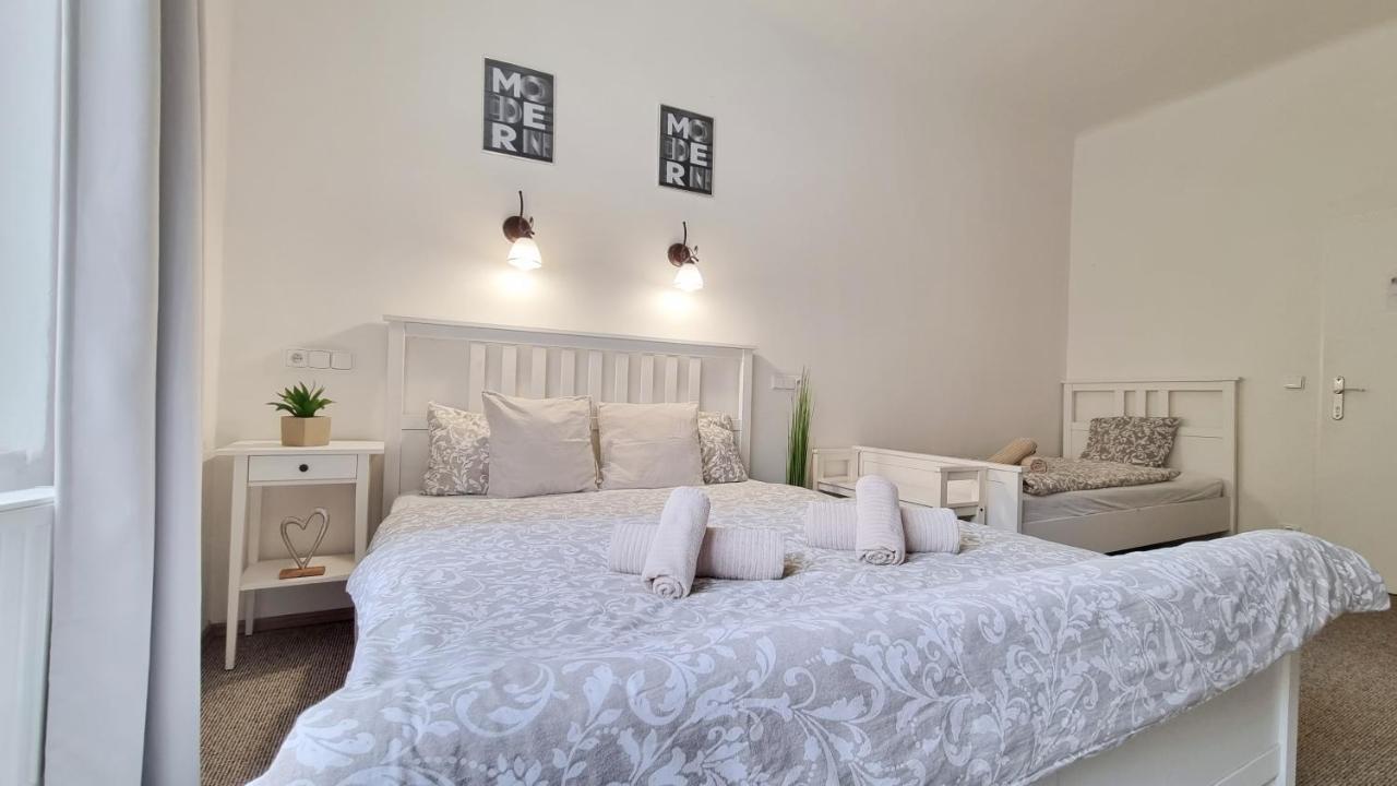 Finnem Rentals Zikova Prague Extérieur photo